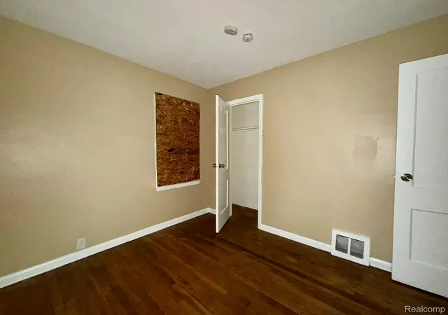 Photo 4 of Single family home for sale at 11696 Glastonbury Ave, Detroit, MI 48228 | MLS# 20261044991 | Listing updated on 2026-06-16
