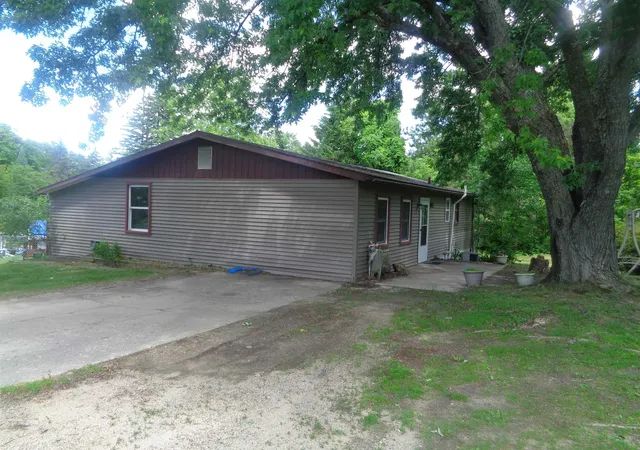 2nd image of 2287 S Tower Hill Rd, Houghton Lake, MI 48629 | MLS# 78080069731