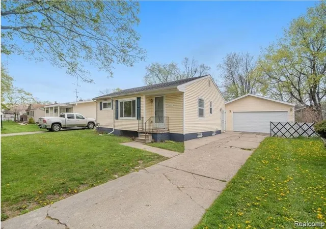 Photo 1 of Sale Pending at 3624 Lynn St, Flint, MI 48503 | MLS# 20261045003 | Listing updated on 2026-09-08