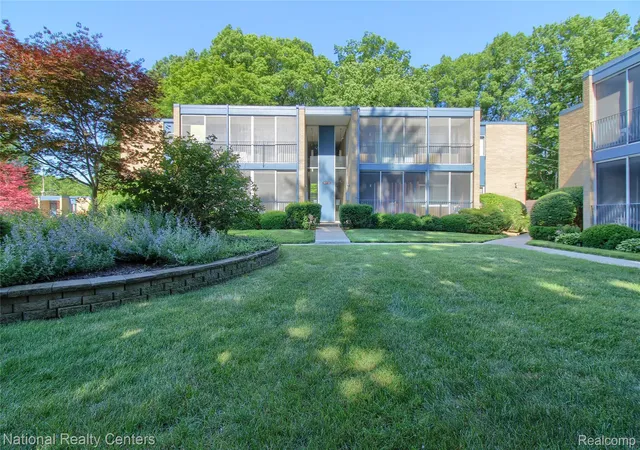 1st image of 16547 Middlebelt Rd, Livonia Wayne, MI 48154