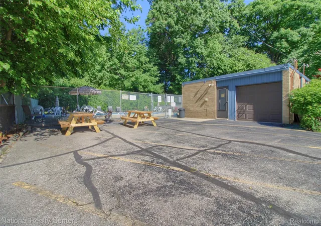 2nd image of 16547 Middlebelt Rd, Livonia, MI 48154