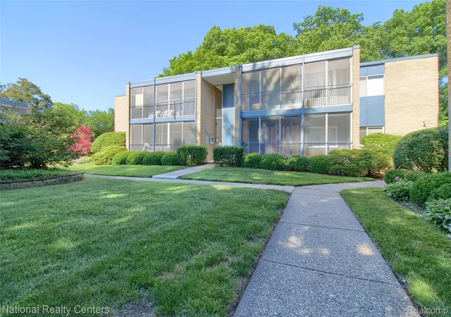 3rd image of 16547 Middlebelt Rd, Livonia Wayne, MI 48154