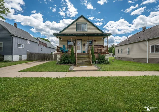 Photo 1 of Sale Pending at 857 Plum St, Wyandotte, MI 48192 | MLS# 57050211498 | Listing updated on 2026-09-01