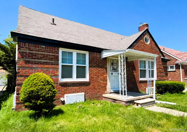 Photo 3 of Single family home for sale at 8573 E Outer Dr, Detroit, MI 48213 | MLS# 20261045029 | Listing updated on 2026-06-19