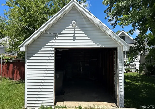 Photo 2 of Single family home for sale at 2202 Brown St, Flint, MI 48503 | MLS# 20261045030 | Listing updated on 2026-06-17