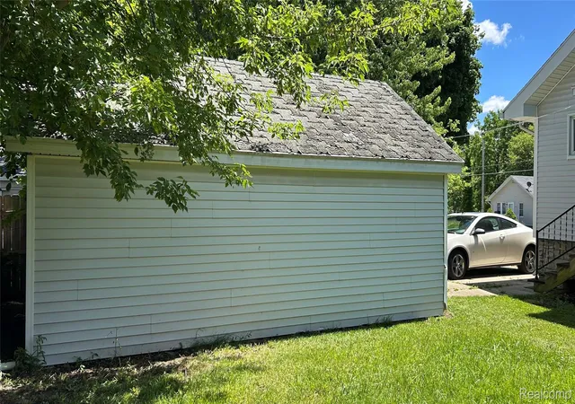 Photo 3 of Single family home for sale at 2202 Brown St, Flint, MI 48503 | MLS# 20261045030 | Listing updated on 2026-06-17