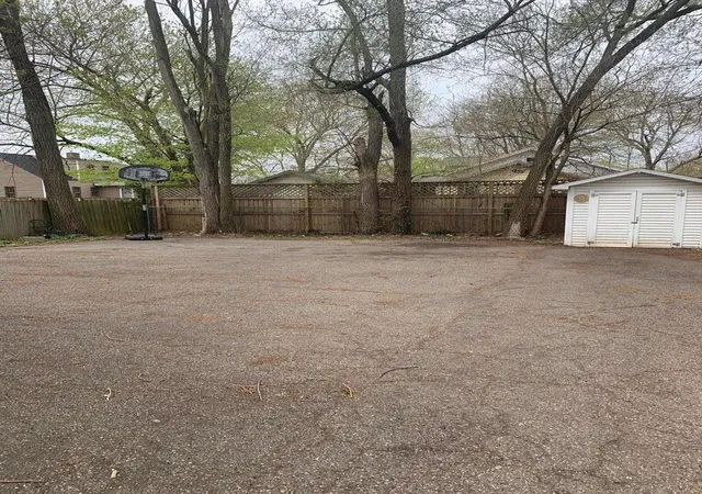 3rd image of 3116 N Whittier Dr, Kalamazoo, MI 49001 | MLS# 66026029550