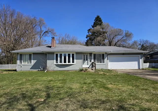 Photo 2 of Single family home for sale at 143 Laurel Dr, Battle Creek, MI 49017 | MLS# 64026029551 | Listing updated on 2026-06-21