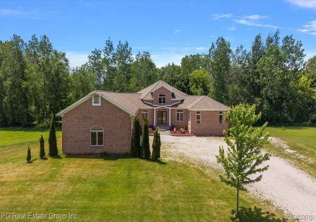 Photo 3 of Single family home for sale at 2848 E Mill Crk Rd, Saint Clair, MI 48079 | MLS# 20261045039 | Listing updated on 2026-07-31