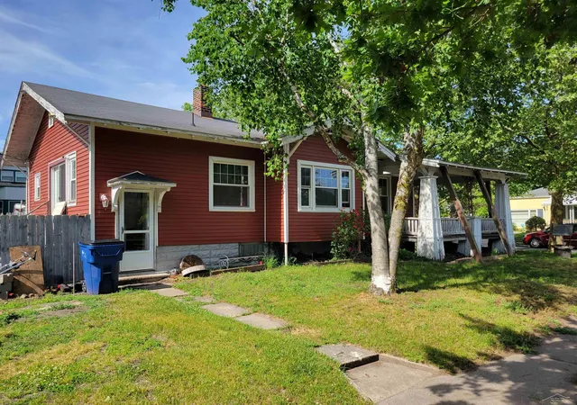 Photo 2 of Single family home for sale at 301 Keystone St, Bay City, MI 48706 | MLS# 61050211508 | Listing updated on 2026-09-01