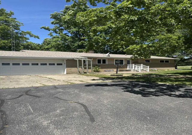 Photo 5 of Single family home for sale at 4501 N New Lothrop Rd, Corunna, MI 48817 | MLS# 5050211514 | Listing updated on 2026-06-16