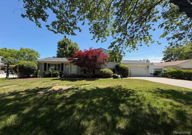 2nd image of 6366 Walker Dr, Troy, MI 48085 | MLS# 20261045067