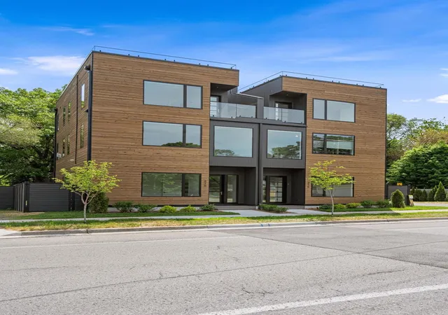 2nd image of 215 Barlow St, Traverse City, MI 49686 | MLS# 78080069748