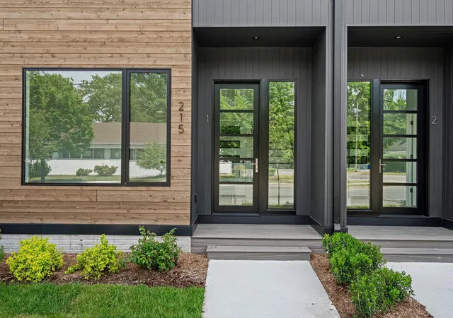 3rd image of 215 Barlow St, Traverse City, MI 49686 | MLS# 78080069748