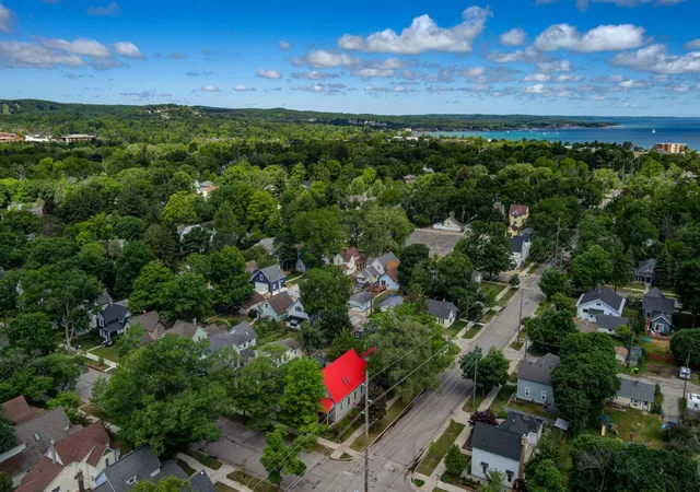 2nd image of 402 W Tenth St, Traverse City, MI 49684 | MLS# 78080069750