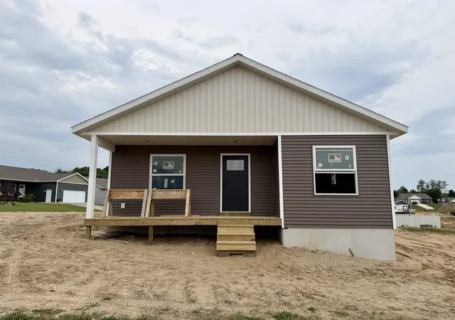 Photo 1 of Single family home for sale at 1228 Umber Dr, Traverse City, MI 49696 | MLS# 78080069751 | Listing updated on 2026-08-27