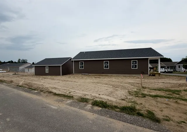 Photo 2 of Single family home for sale at 1228 Umber Dr, Traverse City, MI 49696 | MLS# 78080069751 | Listing updated on 2026-08-27