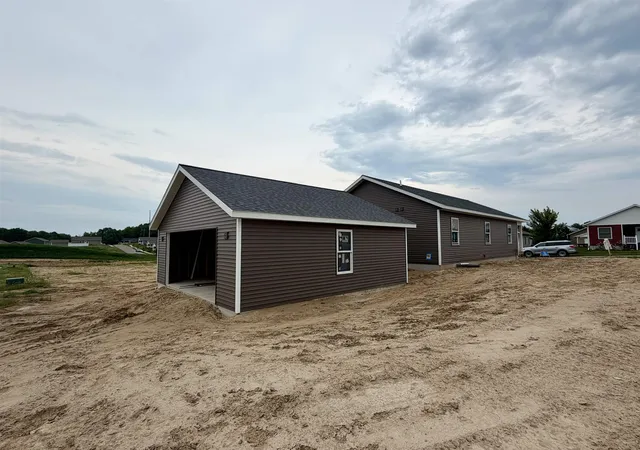 Photo 3 of Single family home for sale at 1228 Umber Dr, Traverse City, MI 49696 | MLS# 78080069751 | Listing updated on 2026-08-27
