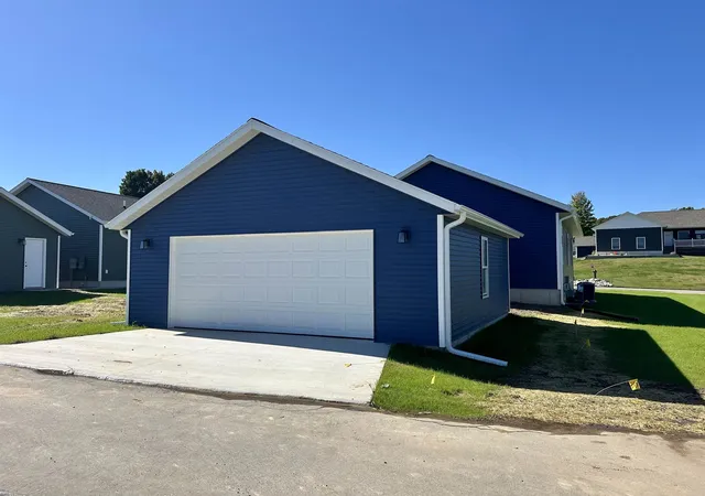 Photo 4 of Single family home for sale at 1260 Umber Dr, Traverse City, MI 49696 | MLS# 78080069753 | Listing updated on 2026-06-19