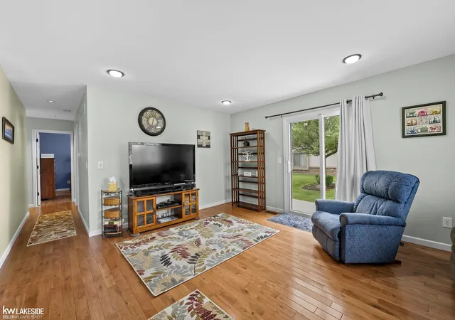 Listing Photo 4 - Condo for sale in building located at 38924 E Windmill Pointe Dr, Clinton Township, MI 48038