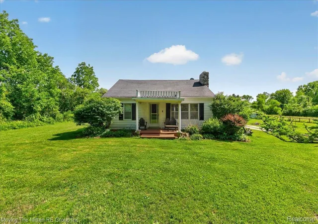 Photo 1 of Single family home for sale at 6390 Brookville Rd, South Lyon, MI 48178 | MLS# 20261045085 | Listing updated on 2026-09-08