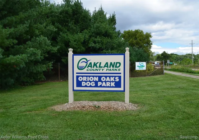 Listing Photo 2 - Condo for sale in building located at 2648 Wildwood Ct, Lake Orion, MI 48360 - Unit #