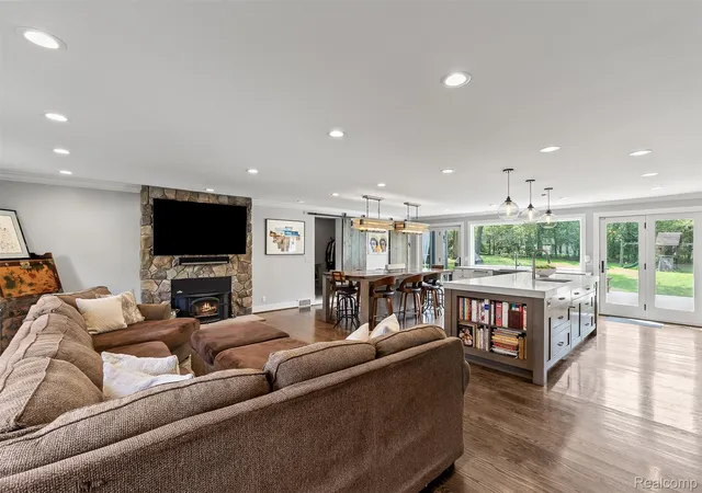 Photo 3 of Single family home for sale at 3937 Englewood Ct, West Bloomfield, MI 48323 | MLS# 20261045107 | Listing updated on 2026-06-17