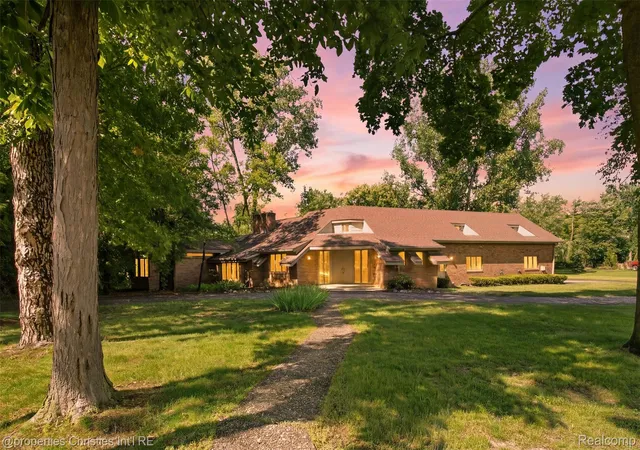 Photo 1 of Mansion for sale at 25310 Canterbury Rd, Franklin, MI 48025 | MLS# 20261045108 | Listing updated on 2026-09-02