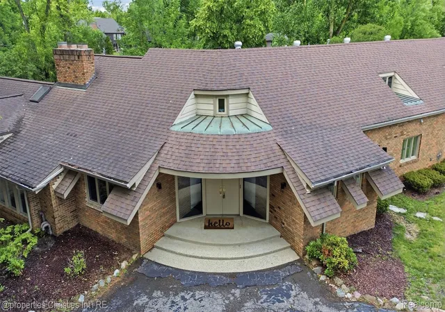 Photo 2 of Mansion for sale at 25310 Canterbury Rd, Franklin, MI 48025 | MLS# 20261045108 | Listing updated on 2026-09-02