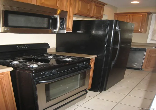 5th image of 18556 Kenosha St, Harper Woods, MI 48225 | MLS# 20261045111