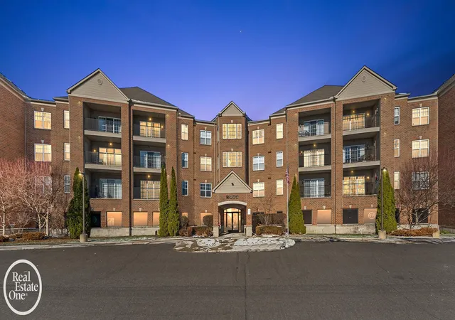 Condo for sale at 2118 Country Clb Dr, Saint Clair Shores, MI 48082 | MLS# 58050211545
