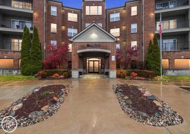 Photo 2 of Condo for sale at 2118 Country Clb Dr, Saint Clair Shores, MI 48082 | MLS# 58050211545 | Listing updated on 2026-07-29