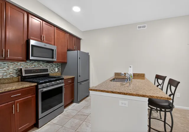 Photo 4 of Condo for sale at 1928 Coventry Rd, Jackson, MI 49201 | MLS# 55026029614 | Listing updated on 2026-09-18