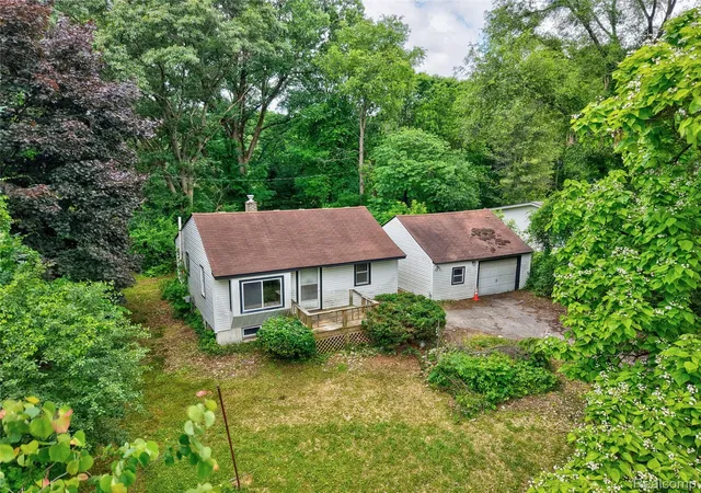 Photo 1 of Single family home for sale at 1975 Porter Rd, White Lake, MI 48383 | MLS# 20261045129 | Listing updated on 2026-06-20