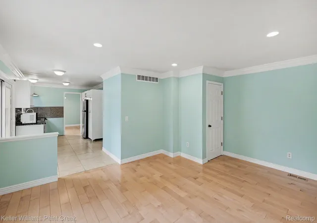 Photo 4 of Single family home for sale at 44820 Yorkshire Dr, Novi, MI 48375 | MLS# 20261045131 | Listing updated on 2026-06-21