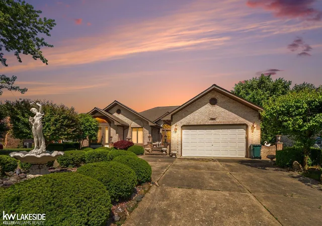 4th image of 3940 Wayfarer Dr, Troy, MI 48083 | MLS# 58050211560