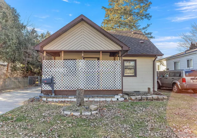 Photo 2 of Single family home for sale at 4500 Katherine St, Dearborn Heights, MI 48125 | MLS# 20261045161 | Listing updated on 2026-09-11