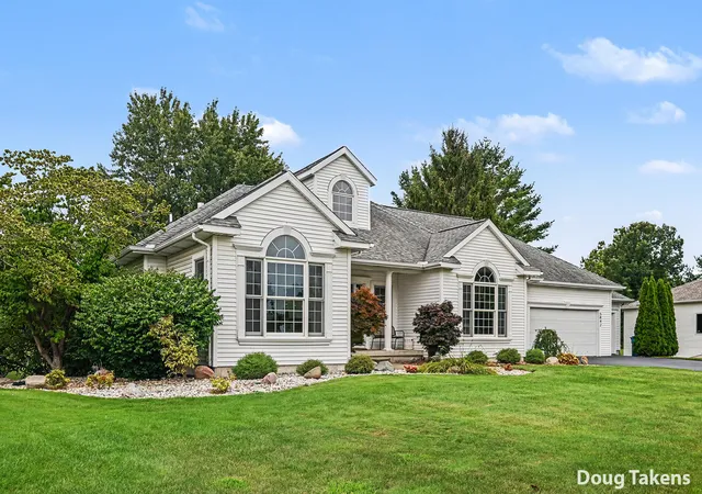 Photo 2 of Single family home for sale at 5842 Julie St, Hudsonville, MI 49426 | MLS# 65026029637 | Listing updated on 2026-09-15