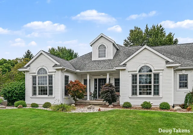 Photo 3 of Single family home for sale at 5842 Julie St, Hudsonville, MI 49426 | MLS# 65026029637 | Listing updated on 2026-09-15