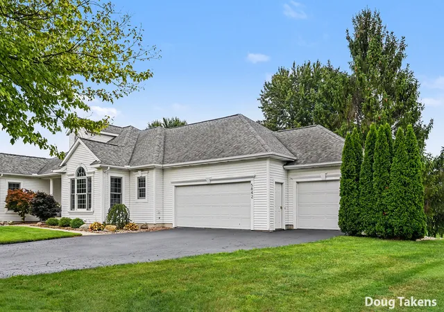 Photo 3 of Single family home for sale at 5842 Julie St, Hudsonville, MI 49426 | MLS# 65026029637 | Listing updated on 2026-09-15