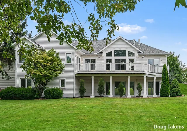 Photo 4 of Single family home for sale at 5842 Julie St, Hudsonville, MI 49426 | MLS# 65026029637 | Listing updated on 2026-09-15