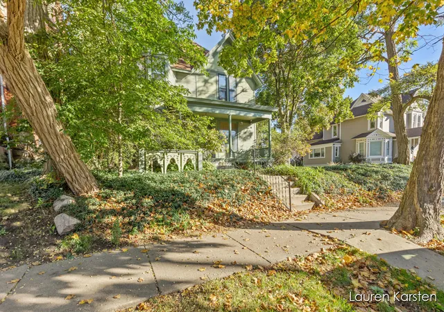 3rd image of 623 Cherry St SE, Grand Rapids, MI 49503