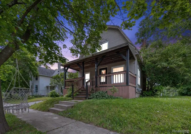 Photo 1 of Single family home for sale at 236 Lynn St, Flushing, MI 48433 | MLS# 20261045190 | Listing updated on 2026-07-27