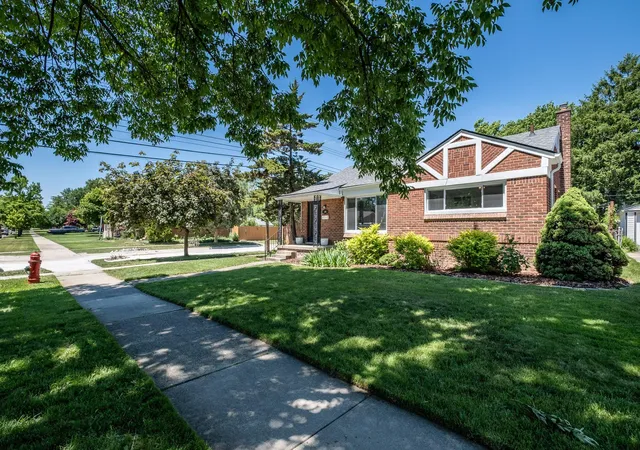 Photo 2 of Single family home for sale at 332 Normandy Rd, Royal Oak, MI 48073 | MLS# 81026029656 | Listing updated on 2026-08-26