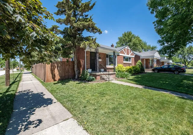 Photo 2 of Single family home for sale at 332 Normandy Rd, Royal Oak, MI 48073 | MLS# 81026029656 | Listing updated on 2026-08-26