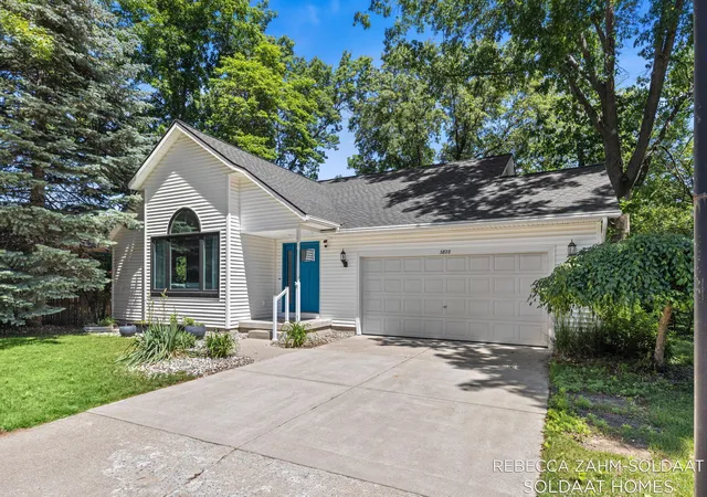 3rd image of 3828 Cook Ct Sw, Wyoming, MI 49519 | MLS# 65026029659