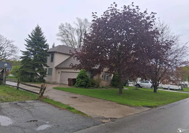 Homes for sale in Frenchtown Township Monroe, MI | 3123 E 10Th St, Frenchtown Township Monroe, MI 48162 | MLS# 57050211575