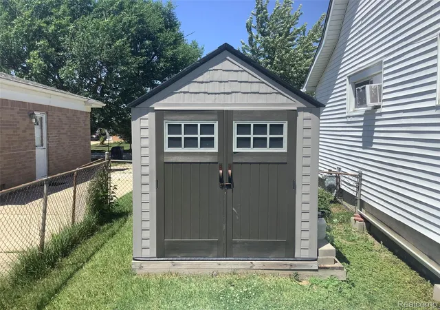 Photo 3 of Single family home for sale at 22124 Violet St, Saint Clair Shores, MI 48082 | MLS# 20261045222 | Listing updated on 2026-09-16