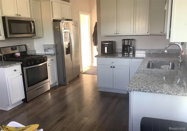 Photo 4 of Single family home for sale at 22124 Violet St, Saint Clair Shores, MI 48082 | MLS# 20261045222 | Listing updated on 2026-09-16