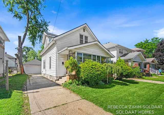 Photo 1 of Single family home for sale at 850 Richmond St Nw, Grand Rapids, MI 49504 | MLS# 65026029665 | Listing updated on 2026-06-16